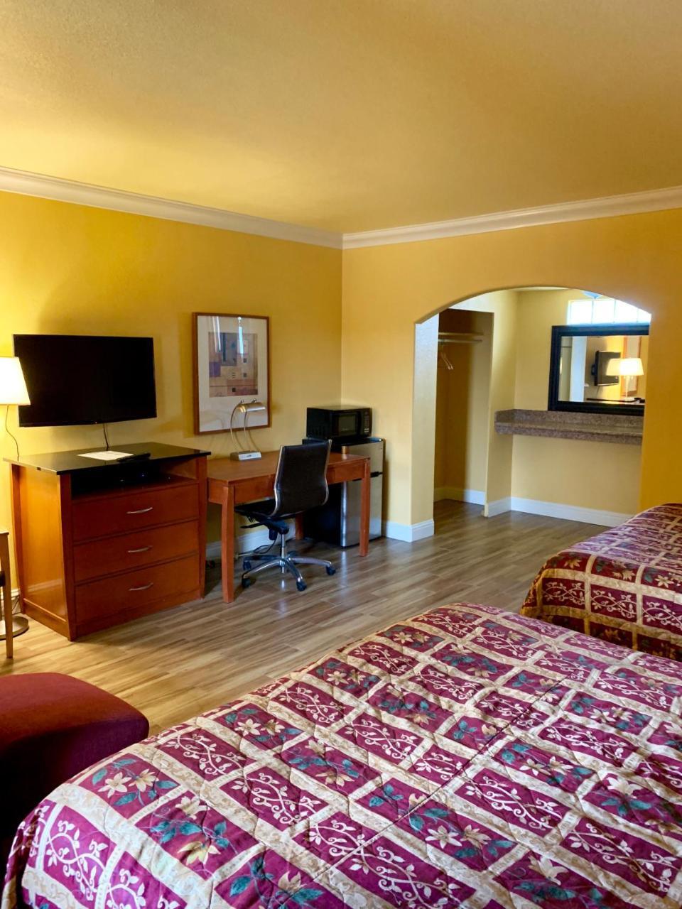 Livingston Town & Country Motel المظهر الخارجي الصورة